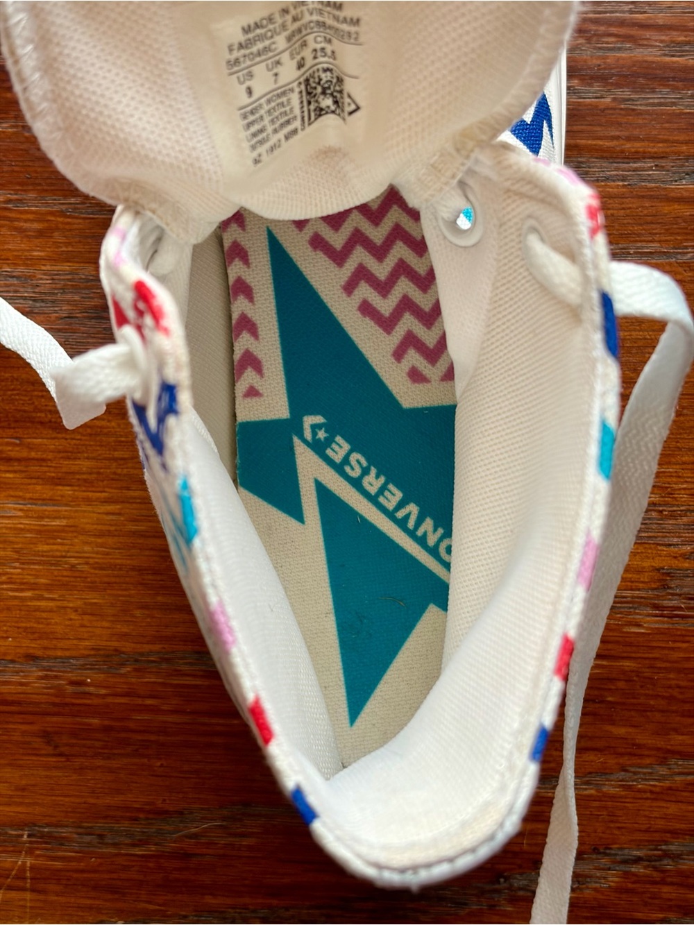 Converse High Top Sneakers in White with Multicolor Chevron Pattern Size 9 - Picture 9 of 9